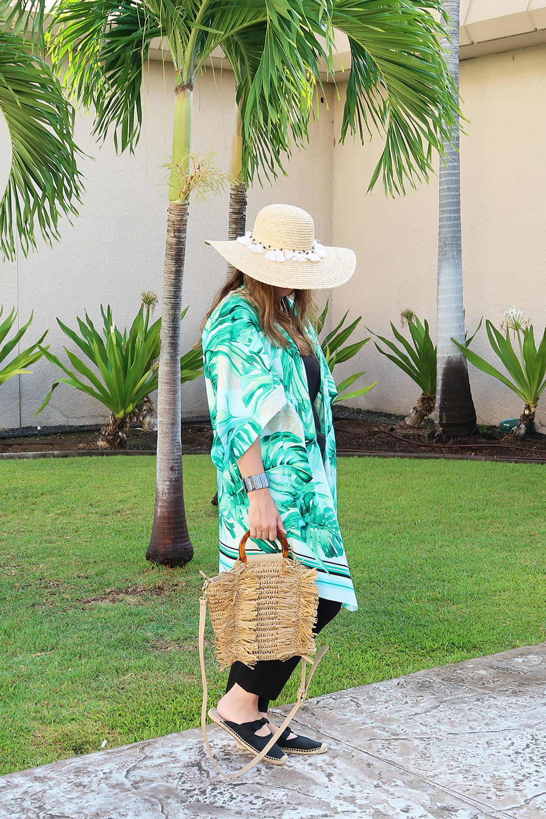 how to dress on a hawaiian vacation